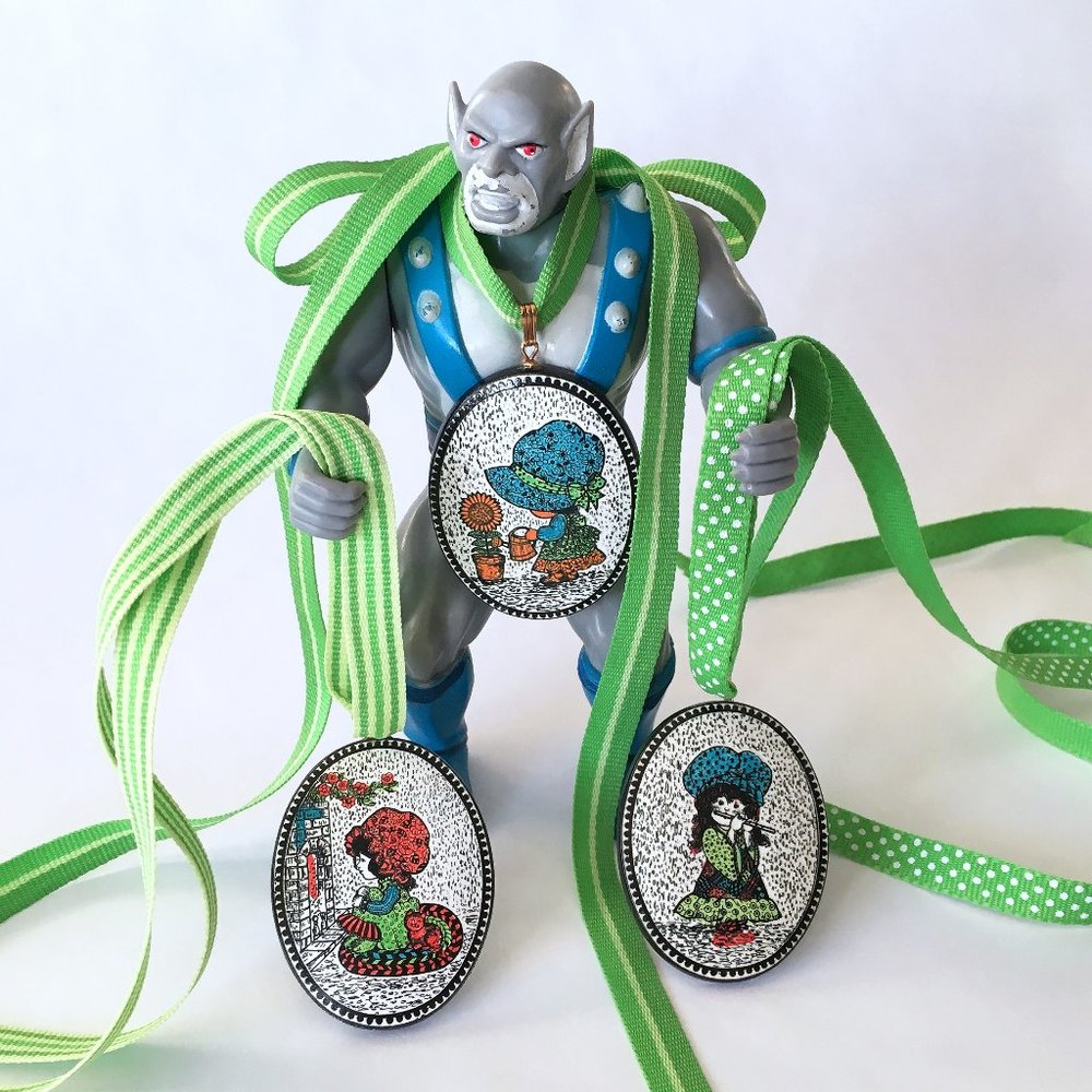 Sunbonnet Sue Vintage 80s Pendant Ribbon Chokers